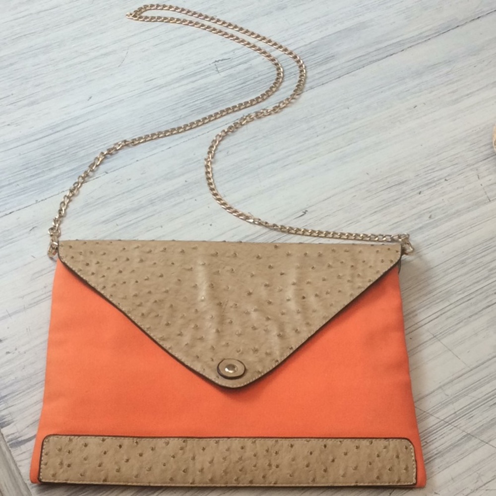 Street level crossbody clutch